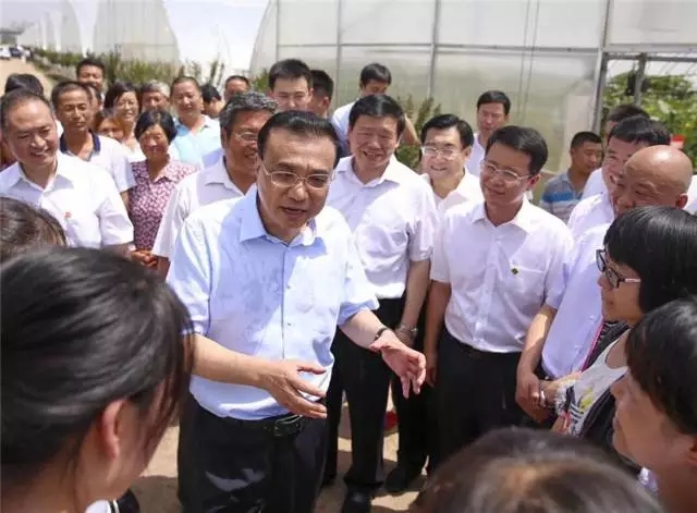 李克強(qiáng)總理冒酷暑考察陜西羊乳產(chǎn)業(yè)鏈，精準(zhǔn)扶貧項(xiàng)目